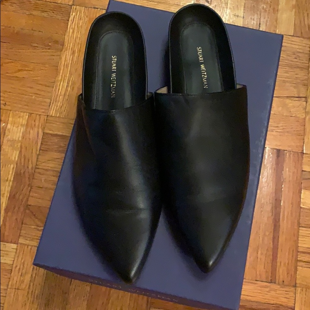 Stuart Weitzman Women's Studio Mule!!!